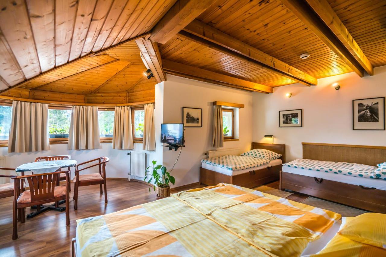 エステルゴム Szent Kristof Panzio Bed & Breakfast エクステリア 写真
