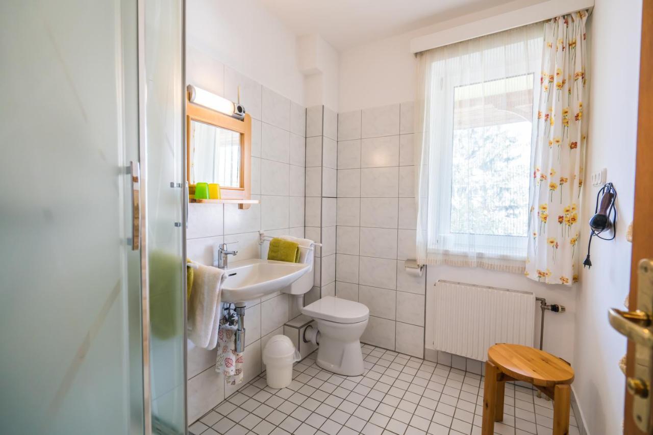 エステルゴム Szent Kristof Panzio Bed & Breakfast エクステリア 写真