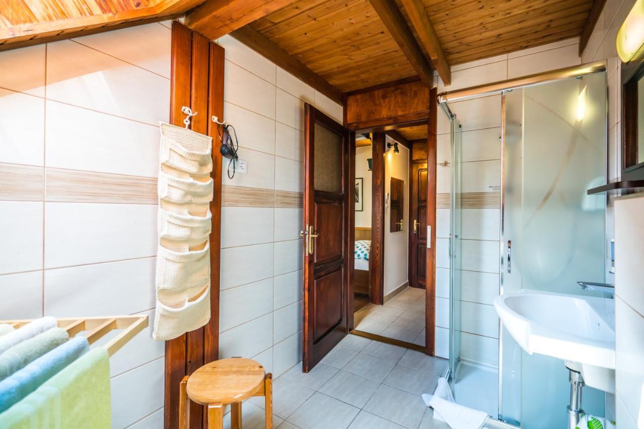 エステルゴム Szent Kristof Panzio Bed & Breakfast エクステリア 写真